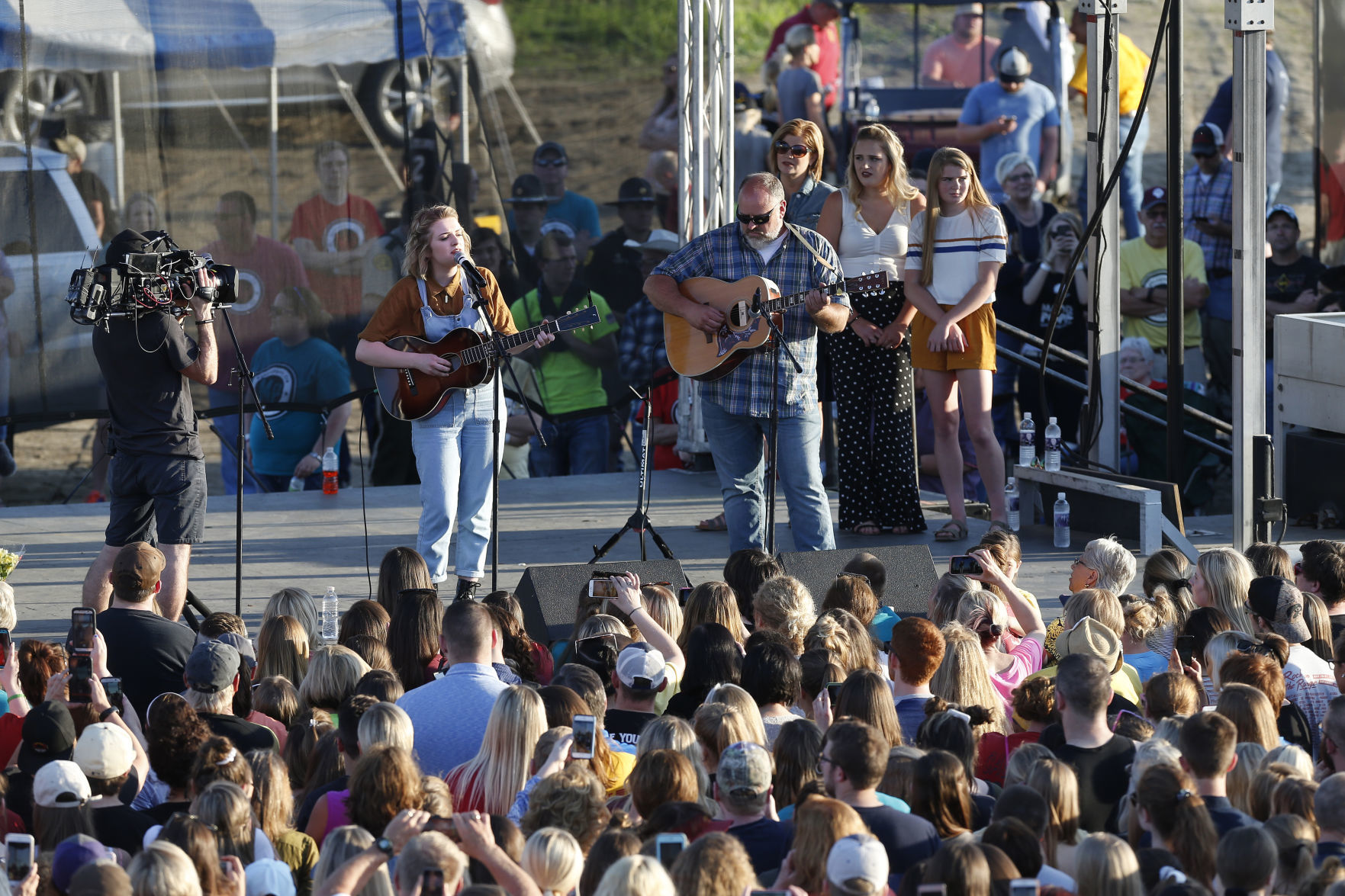 051518mp-Maddie-Poppe-concert-15